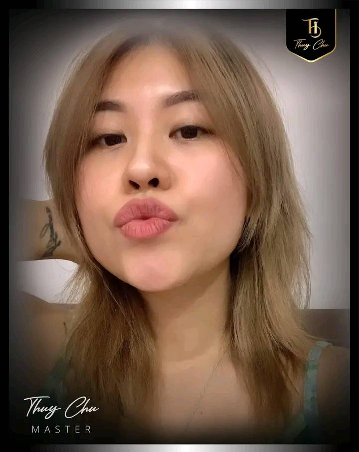 Hình ảnh người mẫu đang sở hữu đôi môi phun màu hồng đất nhẹ nhàng, thời thượng