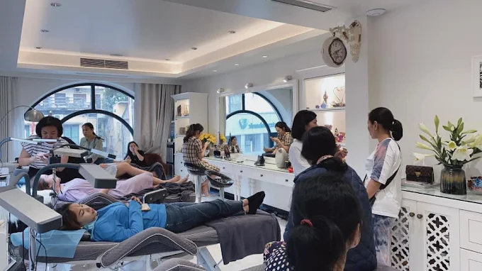 Không gian sạch sẽ, hiện đại tại Thẩm mỹ viện Thúy Chu với đội ngũ nhân viên chuyên nghiệp