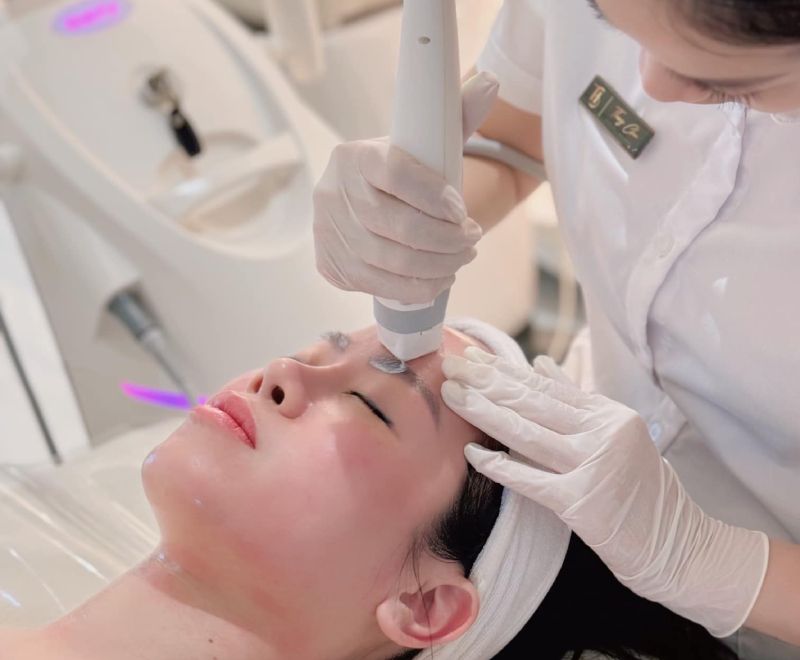 Đến với Thẩm mỹ viện Thúy Chu, bạn không chỉ chăm sóc da, mà còn chăm sóc vẻ đẹp của chính mình.