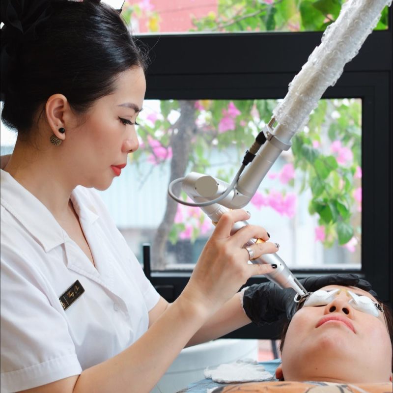 Thẩm mỹ viện Thúy Chu - 39 Tô Hiệu (Lê Chân) nổi bật với dịch vụ xóa xăm bằng công nghệ HELIOS IV 785.